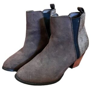 Maurices 10M Vegan Taupe Ankle Boots Embossed Mixed Media Casual Boho Western